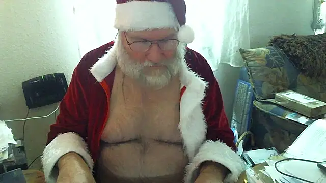 Snapshot of SexySantaC chatting on December 2024 07:29:02 PM SexySantaC online show from December 2024 07:29:02 PM