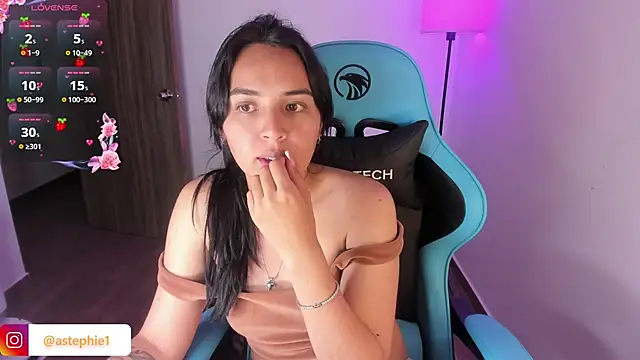 Miss Nicole online show from November 2025 02:39:02 AM