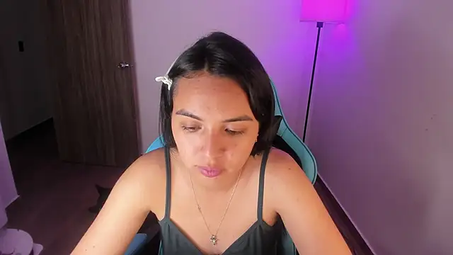 Miss Nicole online show from December 2025 07:09:01 PM