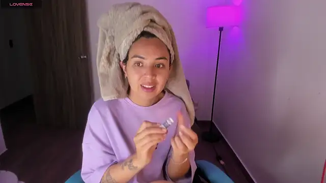 Miss Nicole online show from December 2025 07:20:02 PM