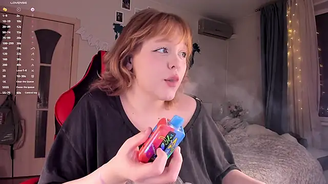 Snapshot of LisaLaas chatting on December 2024 08:00:01 PM LisaLaas online show from December 2024 08:00:01 PM