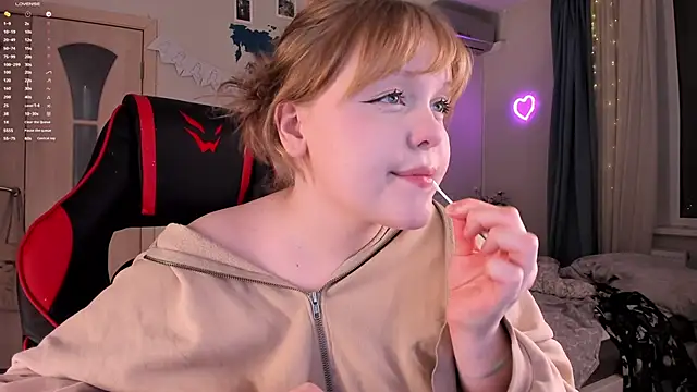 Snapshot of LisaLaas chatting on December 2024 04:49:01 PM LisaLaas online show from December 2024 04:49:01 PM