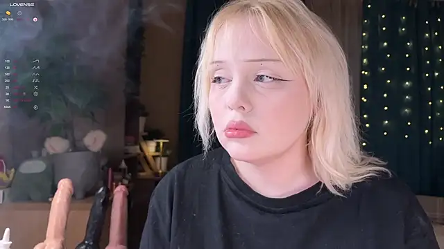 Snapshot of LisaLaas chatting on January 2026 01:49:02 PM LisaLaas online show from January 2026 01:49:02 PM