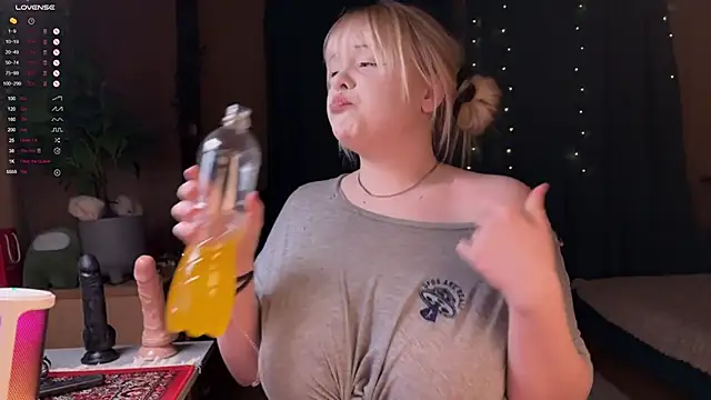 Snapshot of LisaLaas chatting on February 2026 09:24:02 PM LisaLaas online show from February 2026 09:24:02 PM