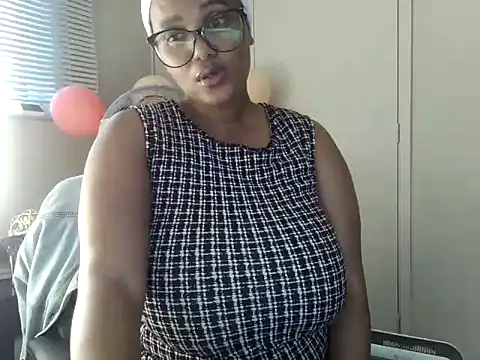 Snapshot of Charlie-Crawford chatting on April 2026 03:27:02 PM Charlie-Crawford online show from April 2026 03:27:02 PM