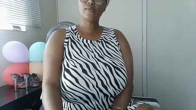 Snapshot of Charlie-Crawford chatting on May 2026 07:24:01 AM Charlie-Crawford online show from May 2026 07:24:01 AM