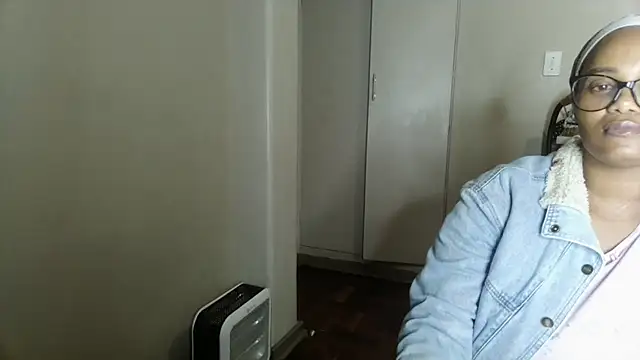 Snapshot of Charlie-Crawford chatting on May 2026 08:03:02 PM Charlie-Crawford online show from May 2026 08:03:02 PM