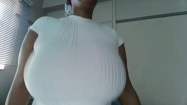 Snapshot of Charlie-Crawford chatting on May 2026 08:08:02 AM Charlie-Crawford online show from May 2026 08:08:02 AM