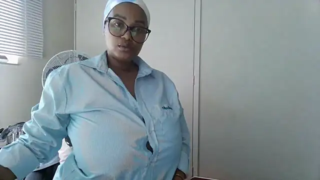 Snapshot of Charlie-Crawford chatting on May 2026 09:15:02 AM Charlie-Crawford online show from May 2026 09:15:02 AM