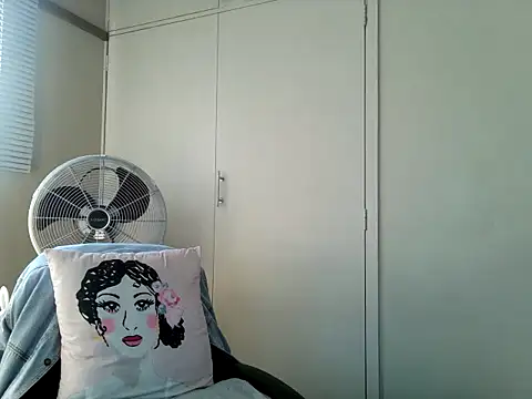 Snapshot of Charlie-Crawford chatting on May 2026 02:45:01 PM Charlie-Crawford online show from May 2026 02:45:01 PM