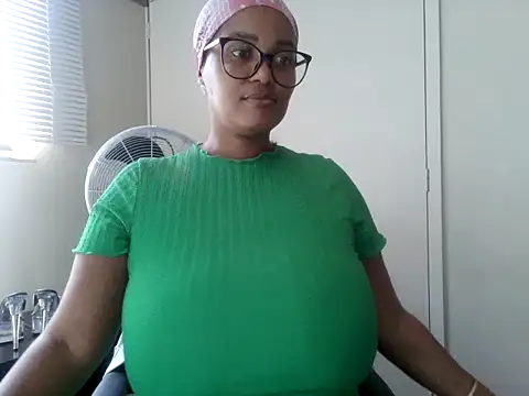 Snapshot of Charlie-Crawford chatting on May 2026 10:33:02 AM Charlie-Crawford online show from May 2026 10:33:02 AM