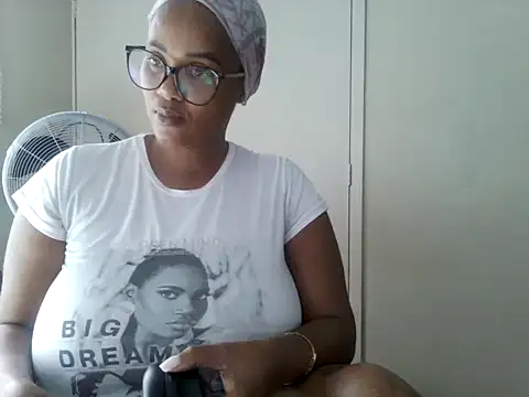 Snapshot of Charlie-Crawford chatting on May 2026 02:34:02 PM Charlie-Crawford online show from May 2026 02:34:02 PM