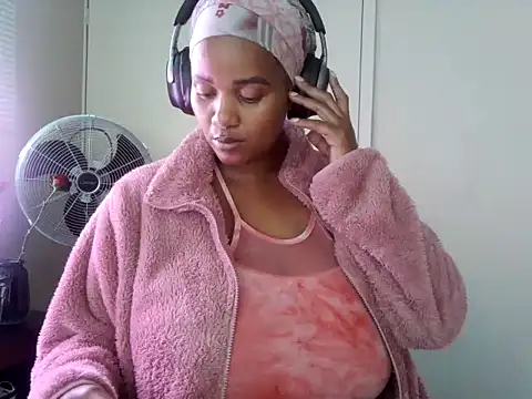 Snapshot of Charlie-Crawford chatting on June 2026 08:18:02 AM Charlie-Crawford online show from June 2026 08:18:02 AM