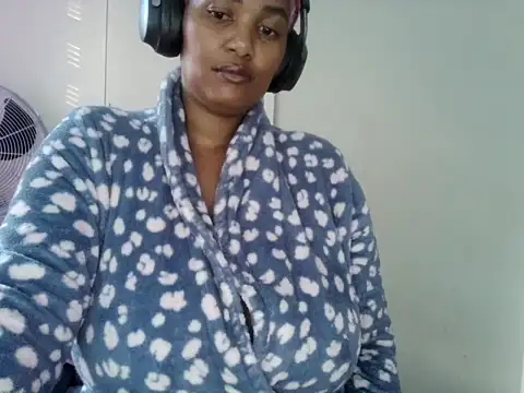 Snapshot of Charlie-Crawford chatting on June 2026 05:52:01 AM Charlie-Crawford online show from June 2026 05:52:01 AM