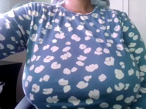 Snapshot of Charlie-Crawford chatting on July 2026 07:25:01 AM Charlie-Crawford online show from July 2026 07:25:01 AM