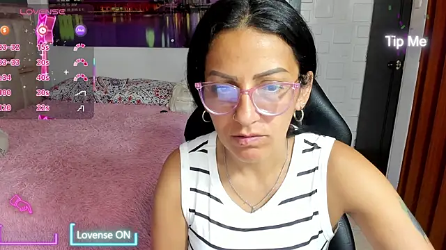 Snapshot of alma_blue chatting on April 2026 11:59:01 PM alma blue online show from April 2026 11:59:01 PM