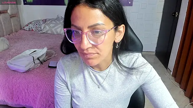 Snapshot of alma_blue chatting on April 2026 10:12:01 PM alma blue online show from April 2026 10:12:01 PM
