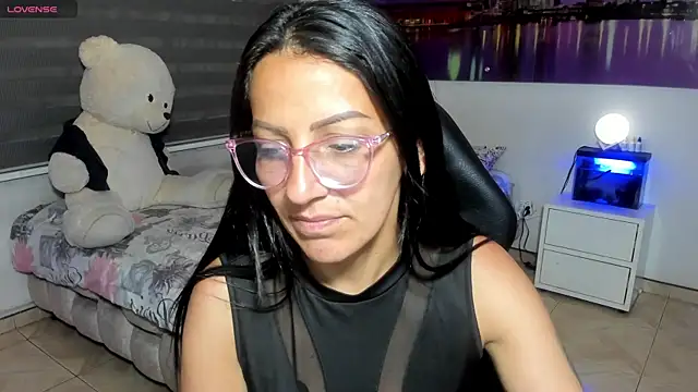 Snapshot of alma_blue chatting on May 2026 11:11:01 PM alma blue online show from May 2026 11:11:01 PM