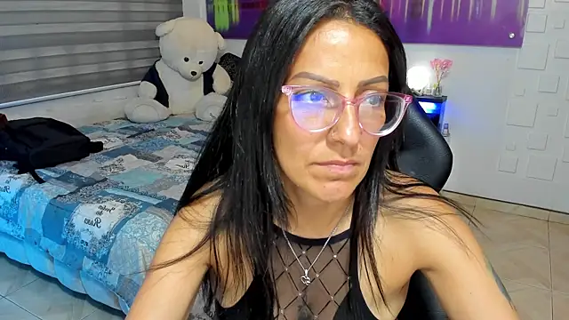 Snapshot of alma_blue chatting on May 2026 10:38:01 PM alma blue online show from May 2026 10:38:01 PM