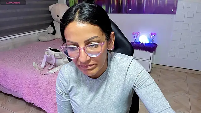Snapshot of alma_blue chatting on May 2026 11:35:01 PM alma blue online show from May 2026 11:35:01 PM