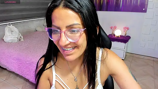 Snapshot of alma_blue chatting on June 2026 11:21:01 PM alma blue online show from June 2026 11:21:01 PM