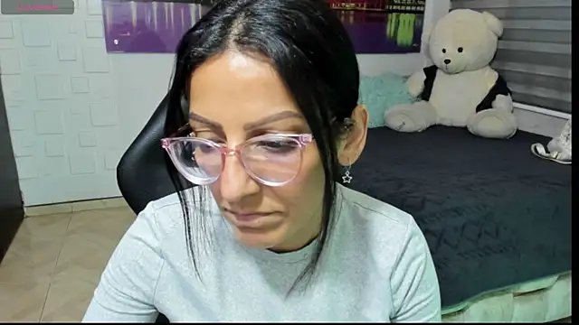 Snapshot of alma_blue chatting on July 2026 10:56:01 PM alma blue online show from July 2026 10:56:01 PM