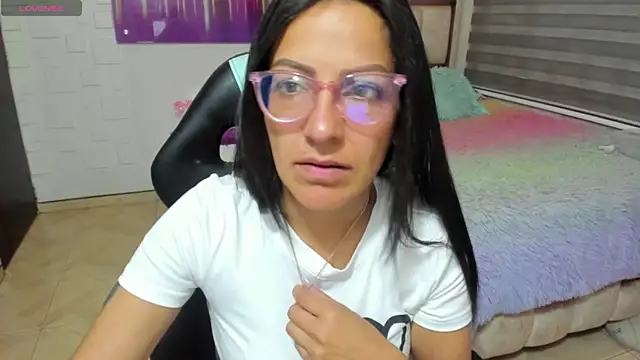 Snapshot of alma_blue chatting on July 2026 10:42:01 PM alma blue online show from July 2026 10:42:01 PM