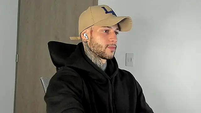  jamesleandros1 online show from December 2025 01:13:02 AM