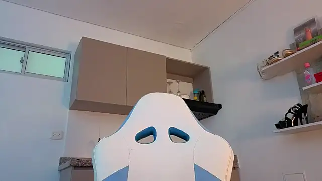 PIA STONE online show from November 2025 07:57:01 PM