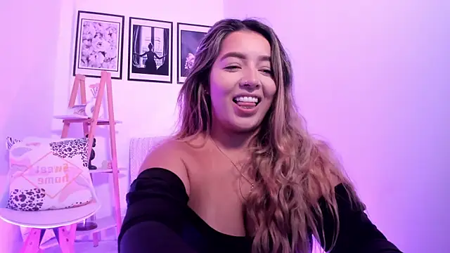 Snapshot of sofihill01 chatting on April 2026 01:42:02 AM sofihill01 online show from April 2026 01:42:02 AM