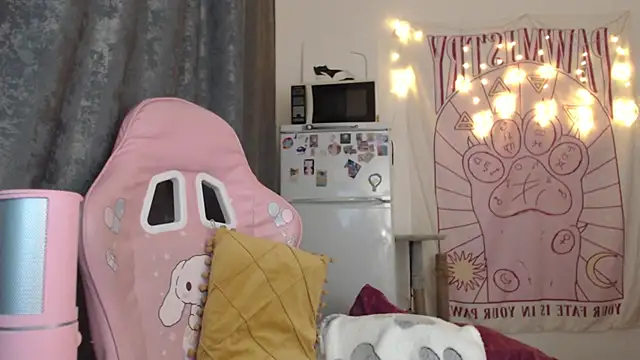 Holy420lolii online show from December 2024 01:25:02 PM