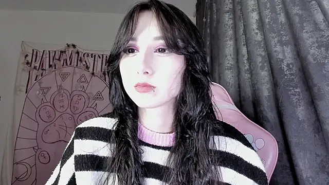 Holy420lolii online show from September 2025 05:36:01 PM