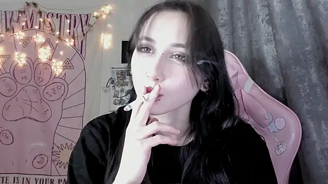 Holy420lolii online show from October 2025 07:36:02 PM