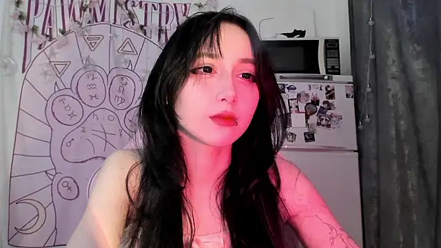 Holy420lolii online show from February 2026 07:18:01 PM