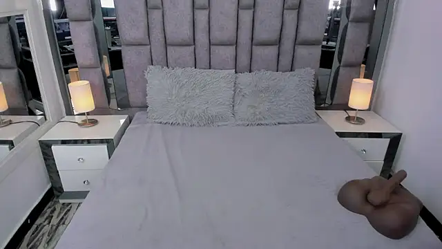 EMMAHILL1 online show from September 2025 06:31:02 PM