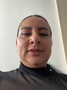 Abril Luv online show from February 2026 01:18:01 PM