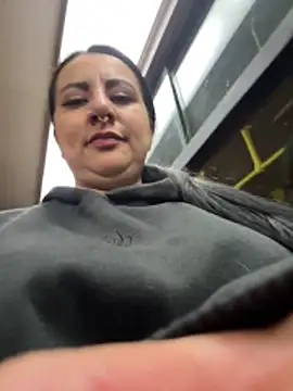 Abril Luv online show from February 2026 01:02:01 AM