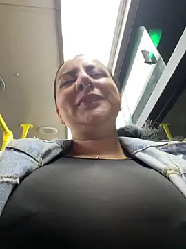 Abril Luv online show from March 2026 12:39:01 AM