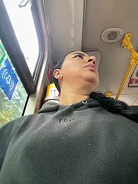 Abril Luv online show from April 2026 12:10:01 PM