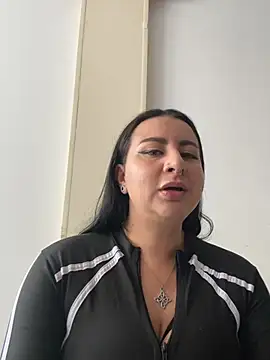 Abril Luv online show from April 2026 01:36:02 PM