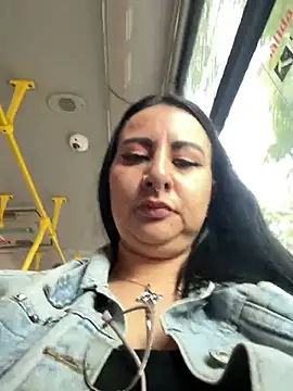 Abril Luv online show from April 2026 12:22:02 PM