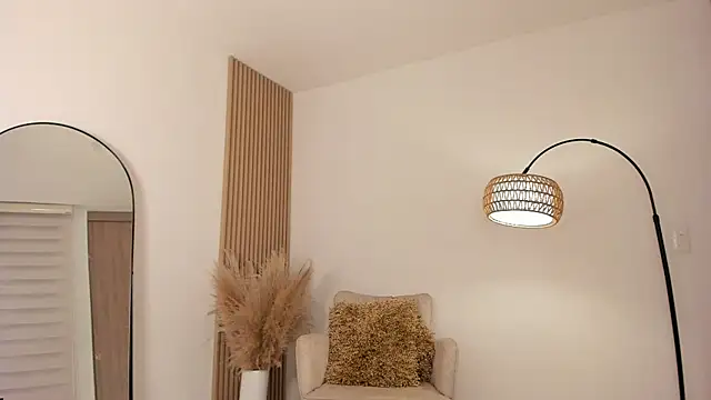 wandathompson  online show from December 2025 11:04:01 AM