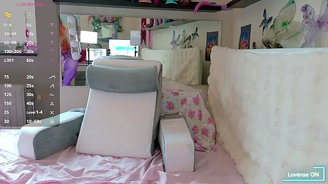 FluffyRainbowKity online show from May 2026 08:20:01 AM