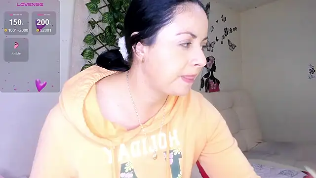 Snapshot of Juli_Castillo8 chatting on November 2025 01:11:01 PM Juli Castillo8 online show from November 2025 01:11:01 PM