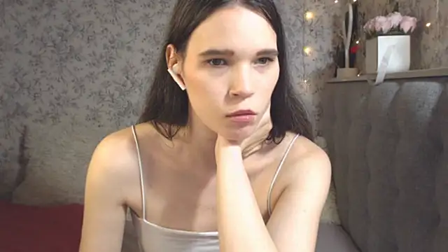 Snapshot of Nicole-Petite chatting on December 2024 07:45:02 PM Nicole-Petite online show from December 2024 07:45:02 PM