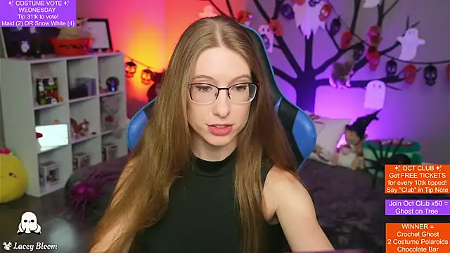 TheLaceyBloom online show from October 2025 01:17:01 AM