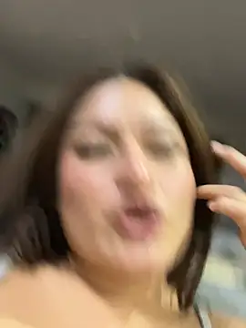 Snapshot of LuceroRm chatting on June 2026 02:39:01 AM LuceroRm online show from June 2026 02:39:01 AM