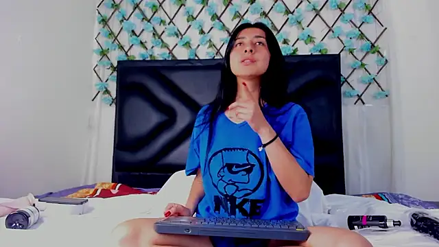 Snapshot of EmmaWilliamss chatting on March 2026 02:00:01 PM EmmaWilliamss online show from March 2026 02:00:01 PM