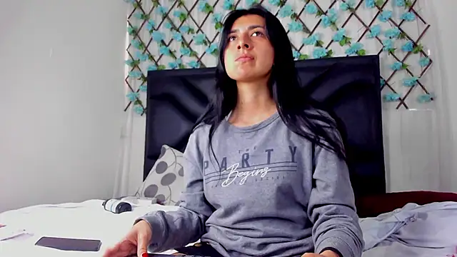 Snapshot of EmmaWilliamss chatting on April 2026 04:04:02 PM EmmaWilliamss online show from April 2026 04:04:02 PM