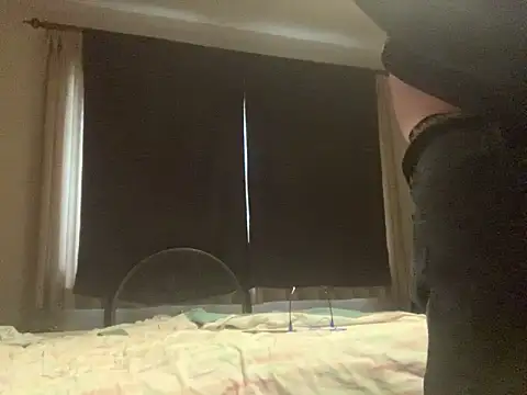 iwantutocum1X online show from February 2026 06:04:01 PM